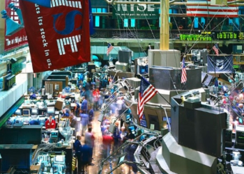 뉴욕증시, 매도세 진정에 반등 마감…다우 300포인트 상승