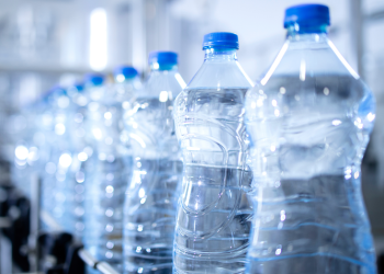 플라스틱병 생수 무심코 마시다 고혈압 걸린다