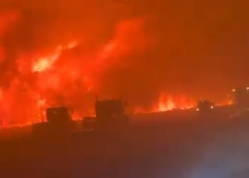 2주째 꺼지지 않는 불길, 캘리포니아 ‘파크 산불’ 피해 눈덩이 … 역대 4번째 규모