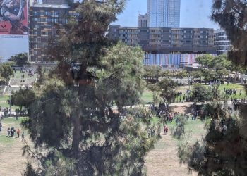 ‘5초 이상 흔들림’ 윌셔가 빌딩 한인들 공포 “LA 한복판 지진 난 줄” … 개학 첫날 학생들 대피