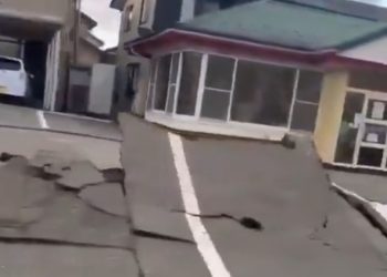 마트 텅 비었다…’대지진’ 공포 일본 사재기 기승