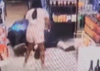 야구방망이 들고 강도와 싸운 8살 딸 … “아빠 지키려고”