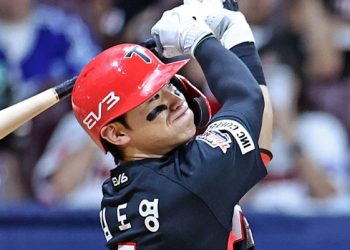 ‘김도영 만루포’ KIA, LG에 10점차 대승…3연승으로 ‘선두 굳히기’