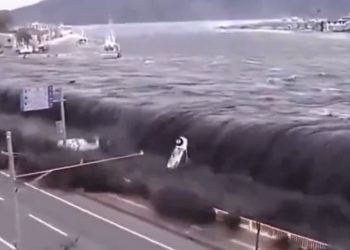 일본 또 5.1 지진…100년 주기 ‘난카이 대지진’ 공포 확산