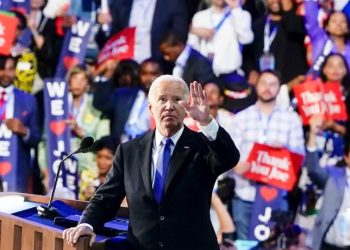 민주당 ‘횃불’ 넘겼다, 8년만의 대선축제 돌입 … 해리스·힐러리·바이든 ‘3연타’ 흥행