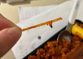 [소비자] “김치볶음밥에 이물질…그보다 더 화가 난 건” … 부에나팍 A식당