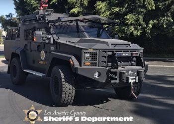 LA셰리프 스왓팀, 말리부서 대치…PCH 수시간 폐쇄