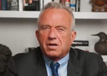 “케네디 주니어는 배신자… 케네디 가문 원칙 저버려”