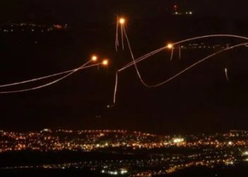 헤즈볼라 로켓 320발 보복 … 이스라엘 “국가 비상” 선포