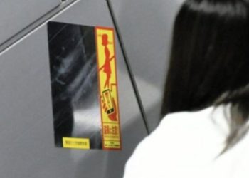 “짧은 치마 노렸다”…몰카방지 에스컬레이트 거울 등장