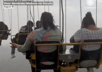 70m 상공에 멈춘 놀이기구 수동으로 하강(영상)