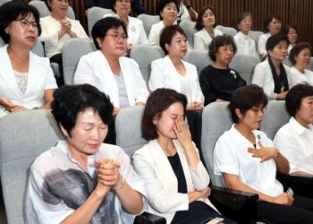 간호사들 역사적 사건 감격 … 의협, 이제 간호사와 싸운다