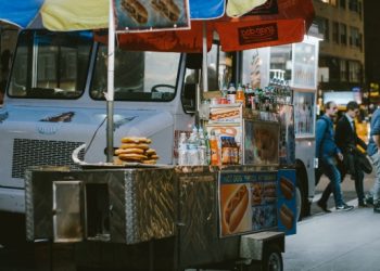 [소비자] 노점상 판매 핫도그 먹어도 될까? …식품안전 우려 높아