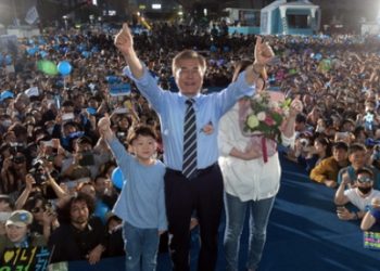 문재인 딸 압수수색…여 “법 앞에 평등” vs 야 “정치보복”