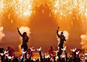 2NE1, 데뷔 15주년 공연 전석 매진 … 40만명 몰려