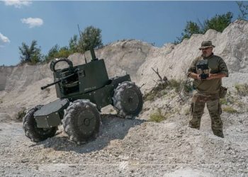 우크라군, 기관총 장착 전투 로봇 ‘퓨리’ 최전방 투입 공개