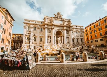 이탈리아, 관광세 대폭 인상 검토…”오버투어리즘 해소”