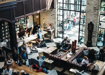 미국 소비 심리 급속 냉각…여행 등 여가 지출 감소