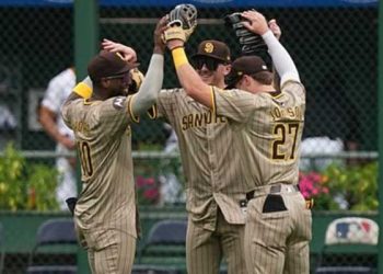 김하성, 볼넷 진루 팀 역전승 …배지환 2경기 연속 안타