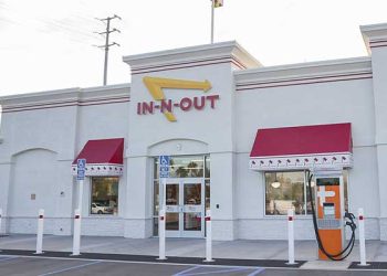 “인앤아웃이 달라졌어요” …전례 없이 공격적 확장세