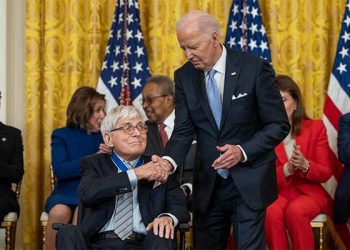 ‘토크쇼의 제왕’ 필 도나휴 사망. 향년 88세