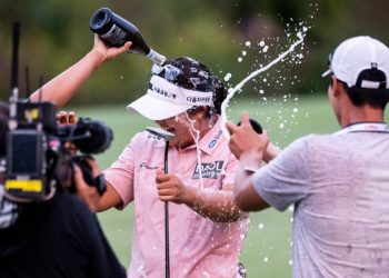 유해란, M 챔피언십 초대 우승 … 고진영과 연장 끝 신승