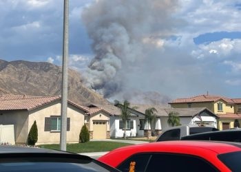 리버사이드 ‘레코드 파이어’ 급속확산, 주민대피령 …소방관 6명 부상
