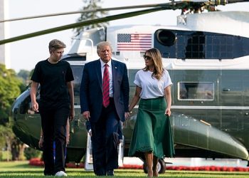 키 2미터 넘는 트럼프 막내아들, 뉴욕대 입학