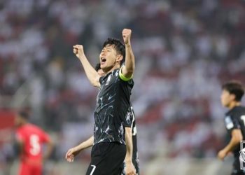 ‘손흥민 1골 2도움 원맨쇼’ 오만 3-1 꺾고 첫 승