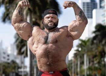 괴물 보더빌더 일리야 골렘, 스시 대식가였다.