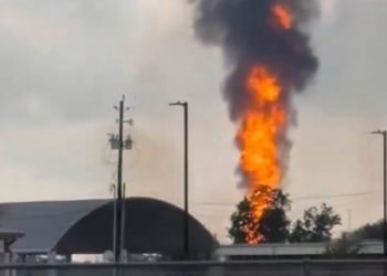 텍사스 송유관 대폭발 화재, 불기둥 수십미터 … 수백명 대피 중