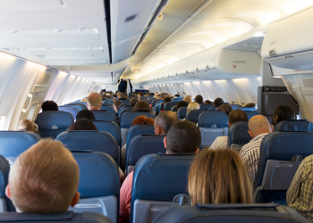 여승무원 기내서 승객들 보는 앞 돌연사 충격