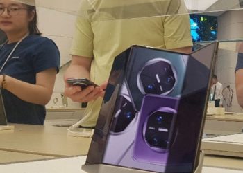 화웨이 ‘트리폴드폰’ 인기폭발, 가격 3배 ‘껑충’