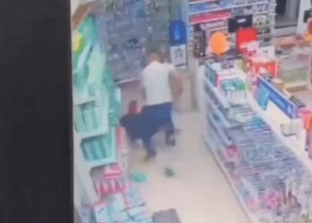 [화제] “잘못 걸렸다” 2인조 강도 단숨 제압 남성의 정체(영상)