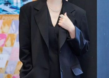 전혀 늙지 않네…53세 이영애 올블랙 스타일