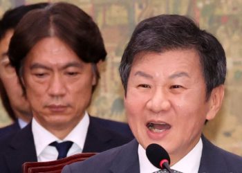 유인촌 “홍명보, 임명절차 다시 밟으라…정몽규 4연임 허용못해”