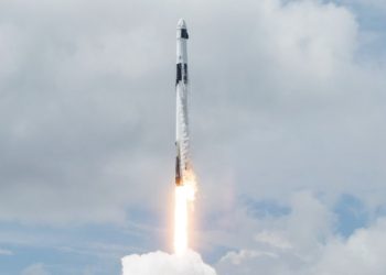 우주정거장 갇힌 NASA우주인들, 귀국선 도착