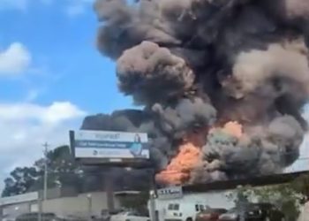 애틀랜타 화학공장 대규모 화재, 주민 대피..고속도로도 폐쇄