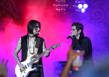 [이런일도]유명 락밴드, 공연 중 주먹다짐…투어 취소