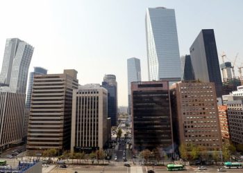 WSJ “한국, ‘코리아 디스카운트’ 해소 어려울 것…재벌탓”