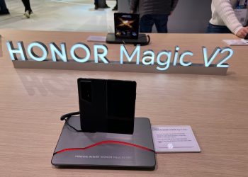 중국산 폴터블폰, 마침내 삼성 제쳤다