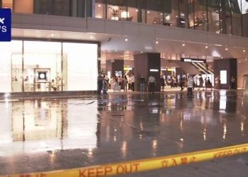 쇼핑몰서 17살 여고생 투신…길걷던 행인 덮쳐 2명 사망