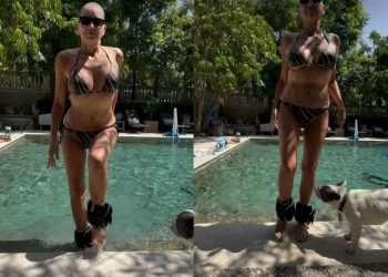 66세 샤론 스톤, 비키니 자태 공개…발목에 ‘이것’ 찼다