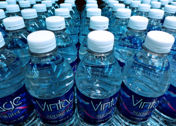 “생수가 수돗물보다 위험” 잇따라 경고…’이것’ 때문