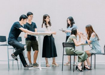 고교생 키스 경험 20%대로 ‘뚝’…원인은 ‘이것’ 때문