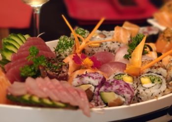 ‘일본 오염수’ 불매 난리치더니…줄 서서 스시 먹는 나라