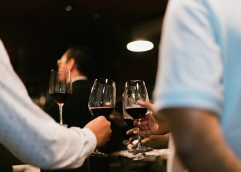 미 Z세대 술 안마신다, 와인소비 27년만 최저