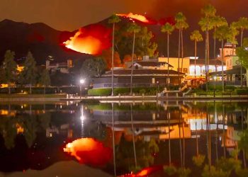 ‘소방관 6천여명 투입 총력전’ 불구 불길 못잡아 …12만 에이커 초토화, 건물 수만여채 위협