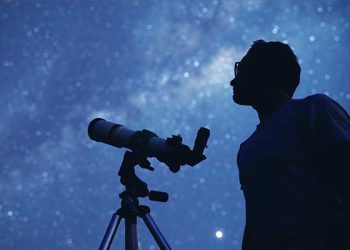 두 개의 달이 뜨는 초현실… 9월말 현실이 된다