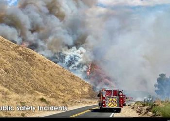하늘 뒤덮은 산불연기 건강에 치명적, N95 마스크 착용해야